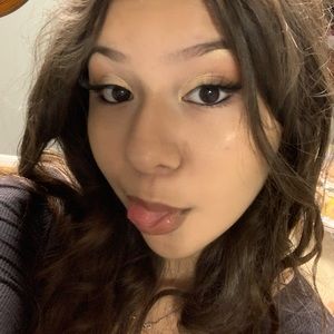 Meet your Posher, Anahi